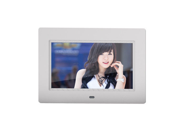 Khung ảnh kỹ thuật số bằng gỗ kỹ thuật số 7 inch trong phòng ngủ hoặc phòng khách